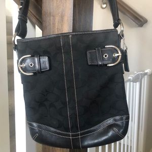 Coach. Great condition. Size is 9X10.